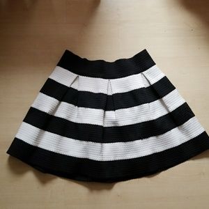 Xhilaration structured black and white skirt XXL